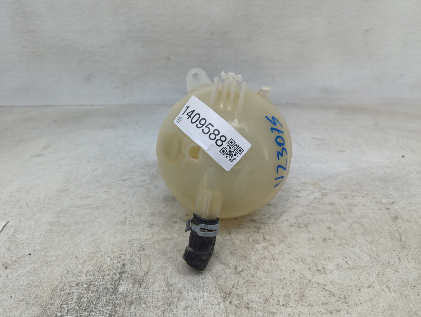 2020-2020 Cadillac Xt6 Radiator Coolant Overflow Expansion Tank Bottle 1409588 - Oemusedautoparts1.com