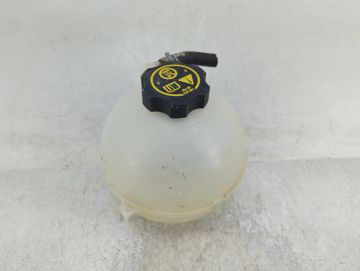 2020-2020 Cadillac Xt6 Radiator Coolant Overflow Expansion Tank Bottle 1409950 - Oemusedautoparts1.com