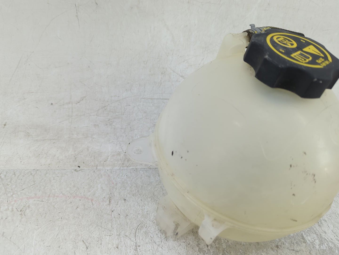 2020-2020 Cadillac Xt6 Radiator Coolant Overflow Expansion Tank Bottle 1409950 - Oemusedautoparts1.com