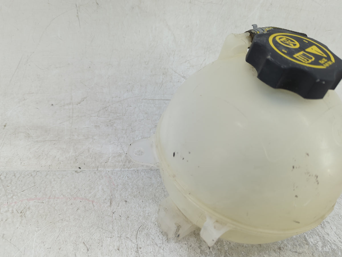 2020-2020 Cadillac Xt6 Radiator Coolant Overflow Expansion Tank Bottle 1409950 - Oemusedautoparts1.com