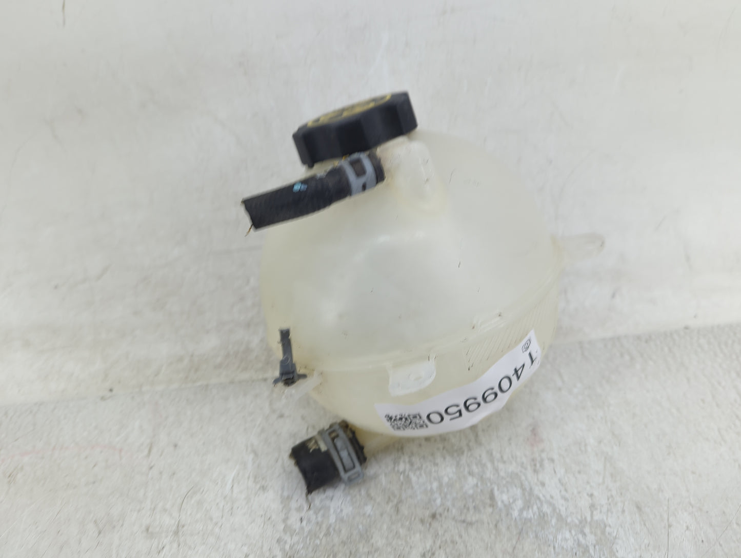 2020-2020 Cadillac Xt6 Radiator Coolant Overflow Expansion Tank Bottle 1409950 - Oemusedautoparts1.com