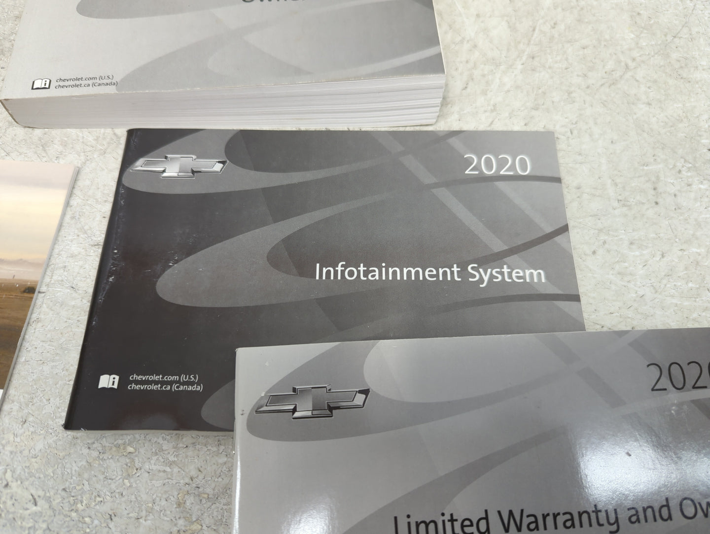 2020 Chevrolet Blazer Owners Manual Book Guide P/N:84373191A OEM Used Auto Parts - Oemusedautoparts1.com