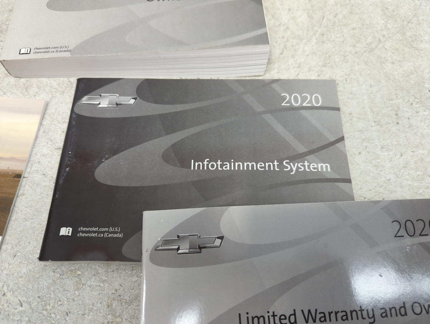 2020 Chevrolet Blazer Owners Manual Book Guide P/N:84373191A OEM Used Auto Parts - Oemusedautoparts1.com