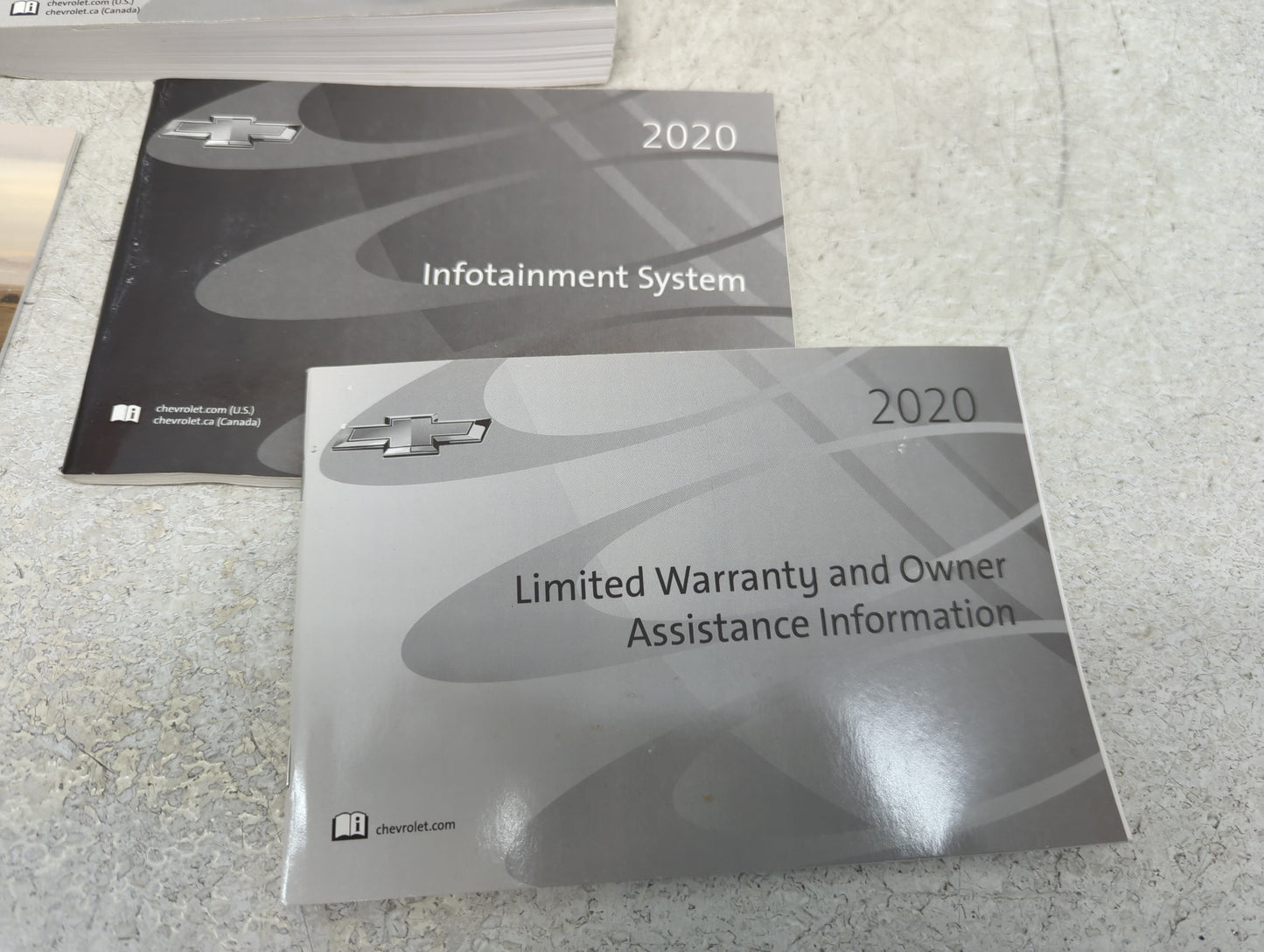2020 Chevrolet Blazer Owners Manual Book Guide P/N:84373191A OEM Used Auto Parts - Oemusedautoparts1.com
