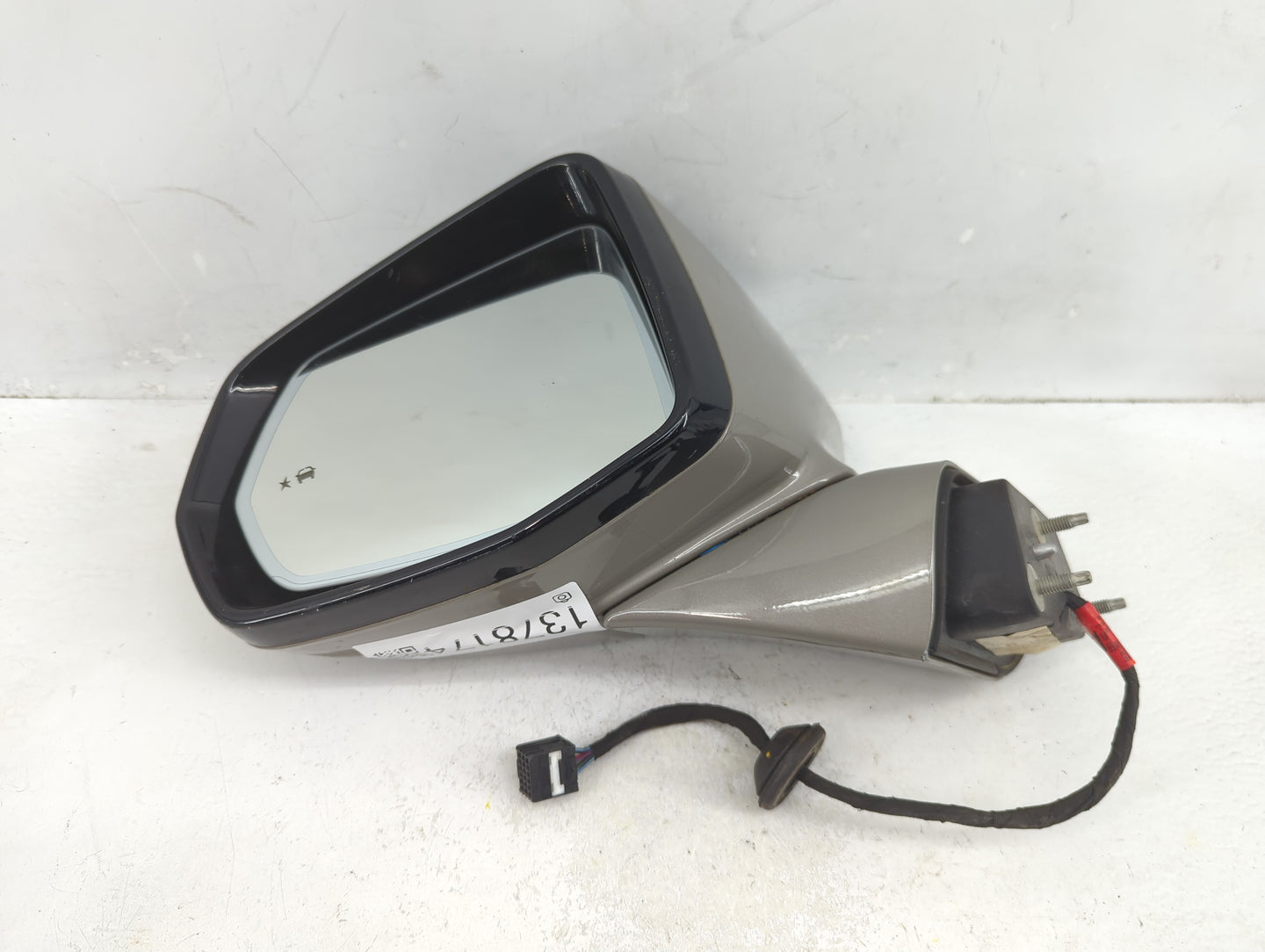 2019-2022 Chevrolet Blazer Driver Side View Mirror - Left Door Mirror OEM Used - Oemusedautoparts1.com