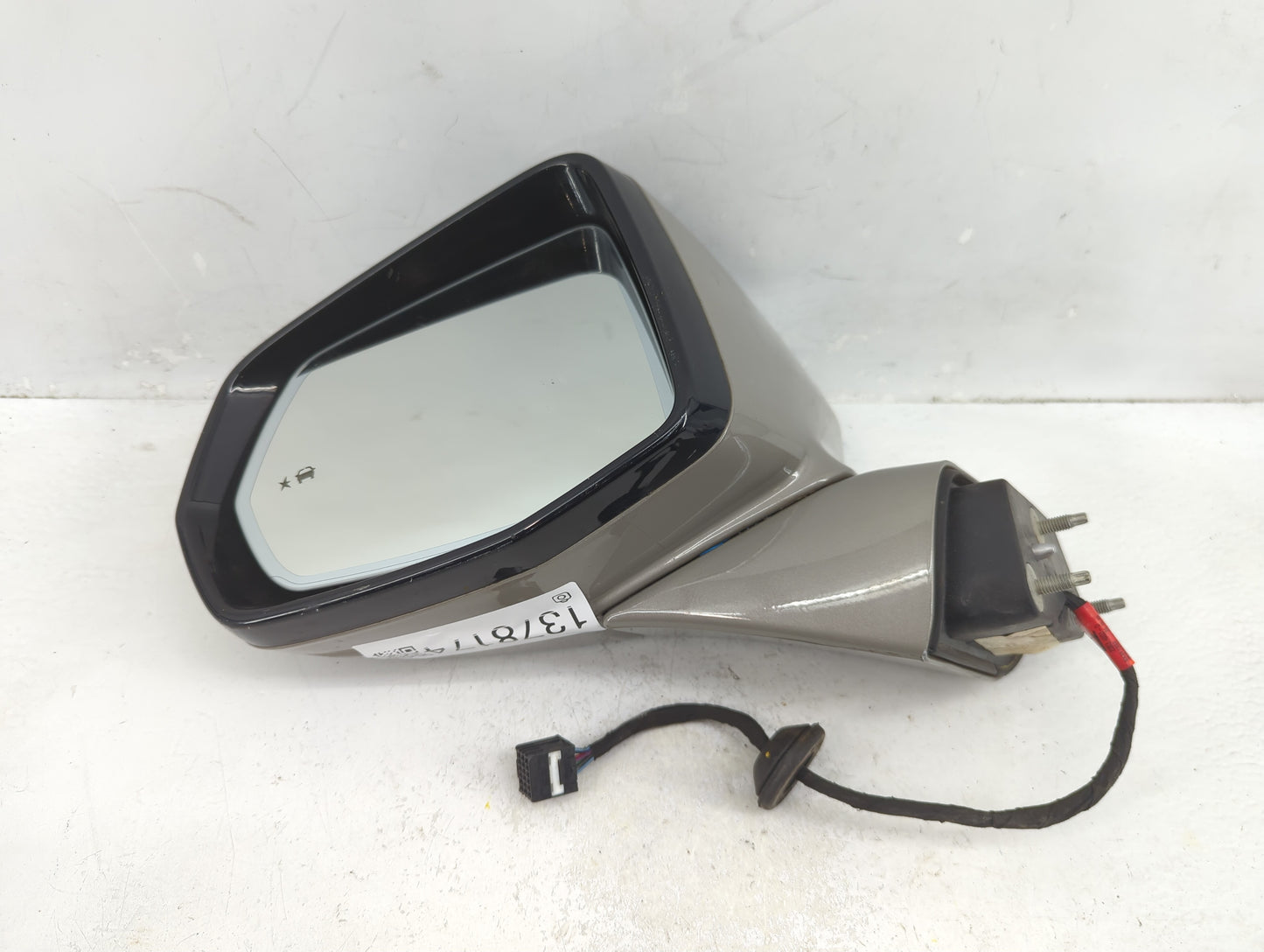 2019-2022 Chevrolet Blazer Driver Side View Mirror - Left Door Mirror OEM Used - Oemusedautoparts1.com