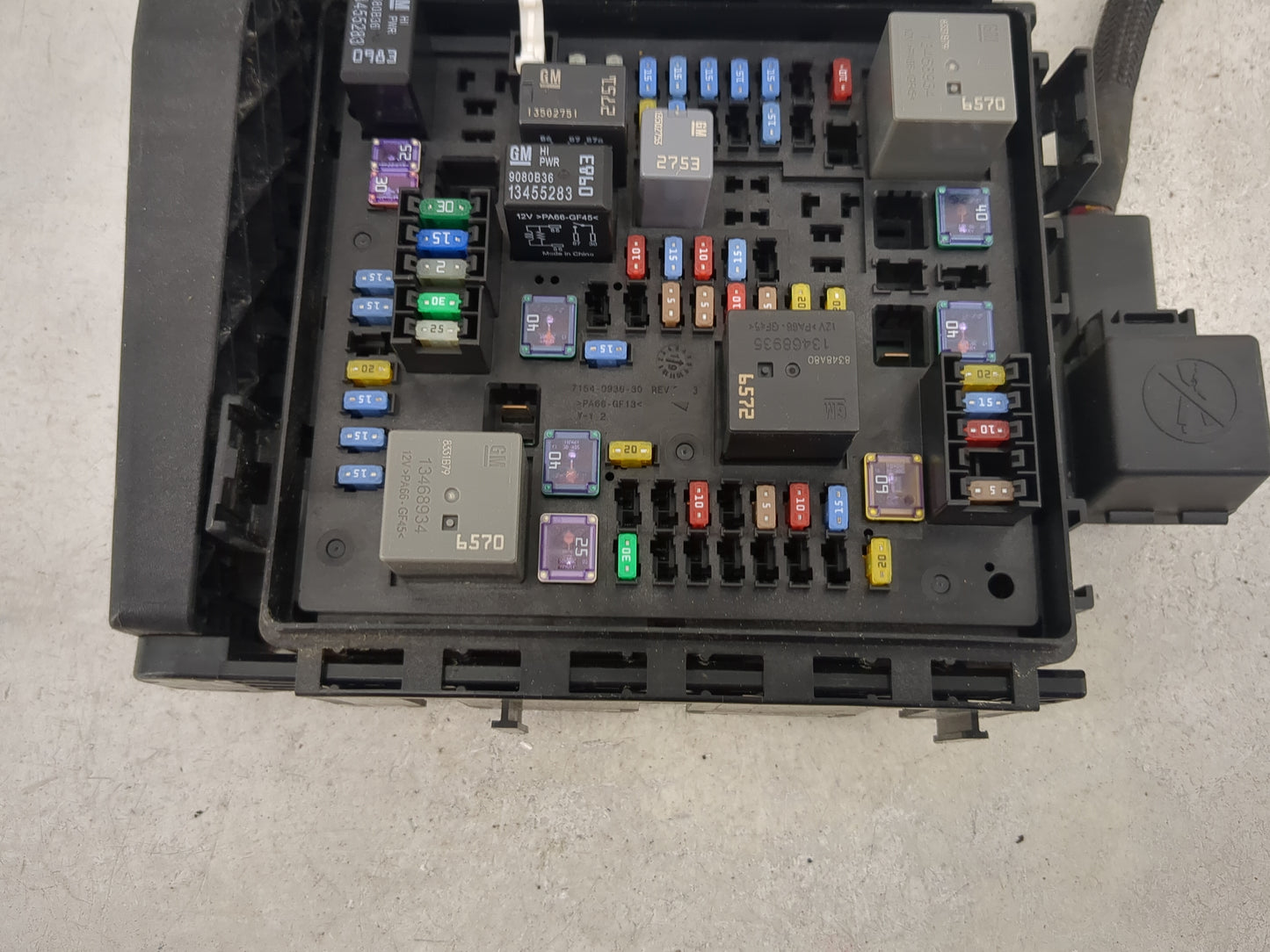 2020-2021 Chevrolet Blazer Fusebox Fuse Box Panel Relay Module P/N:84503121 13502751, 13455283, 13468934 Fits Fits 2020 2021