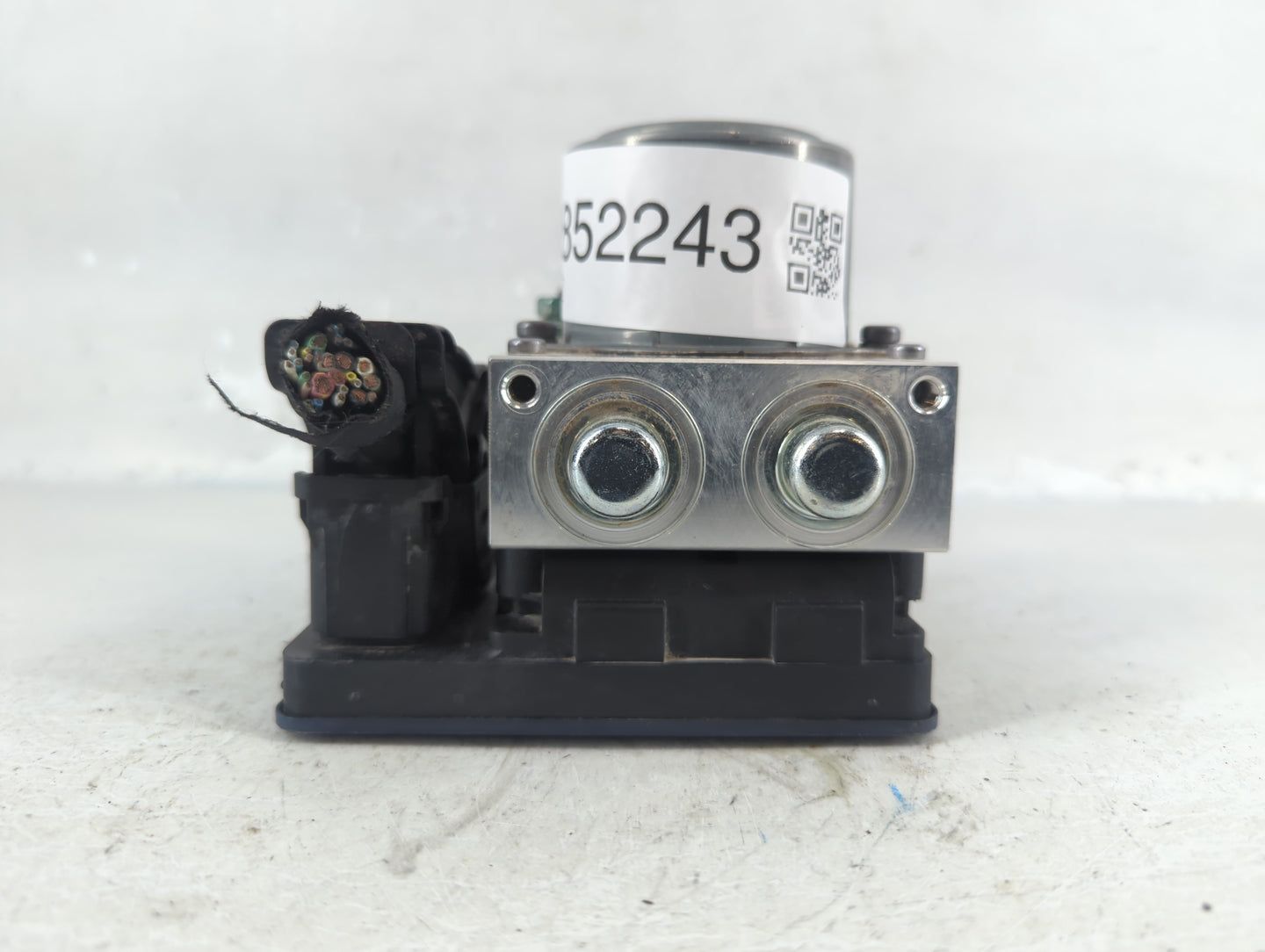 2020 Chevrolet Blazer ABS Pump Control Module Replacement P/N:84738977 Fits Fits 2018 2019 OEM Used Auto Parts - Oemusedauto