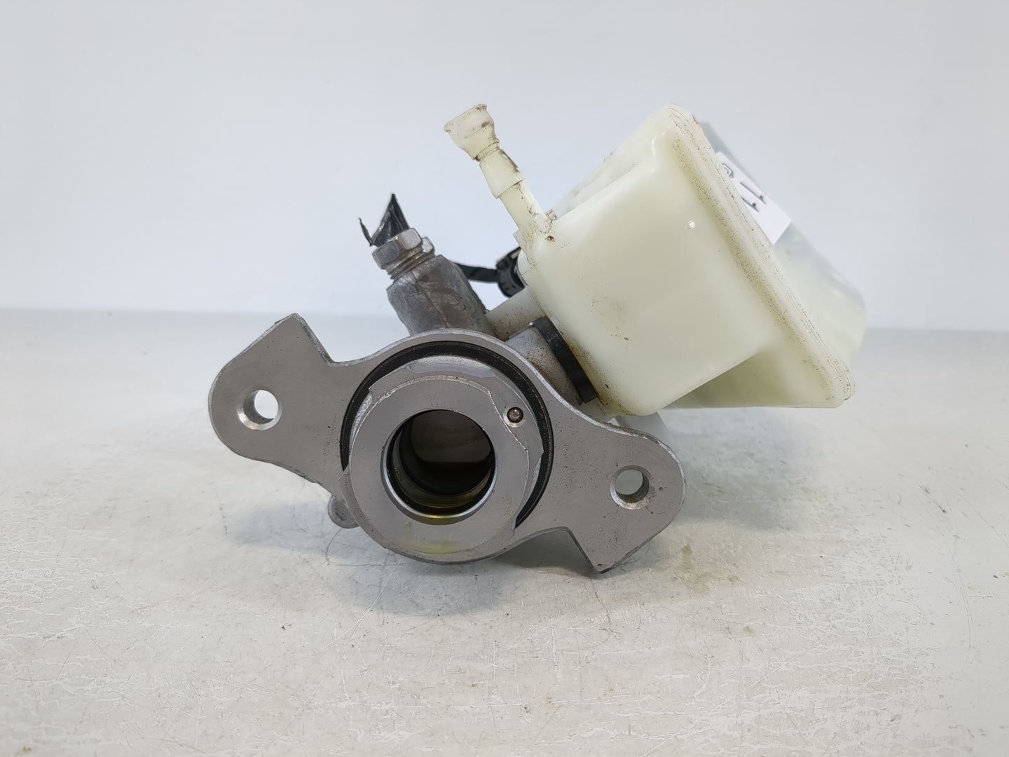 2016-2020 Chevrolet Camaro Brake Master Cylinder 1105136 - Oemusedautoparts1.com