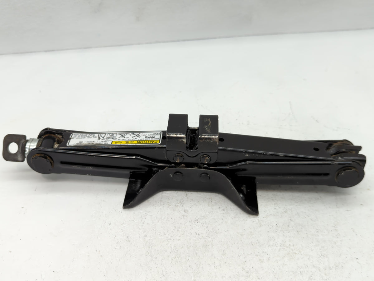 2020 Chevrolet Camaro Spare Scissor Car Jack - Oemusedautoparts1.com