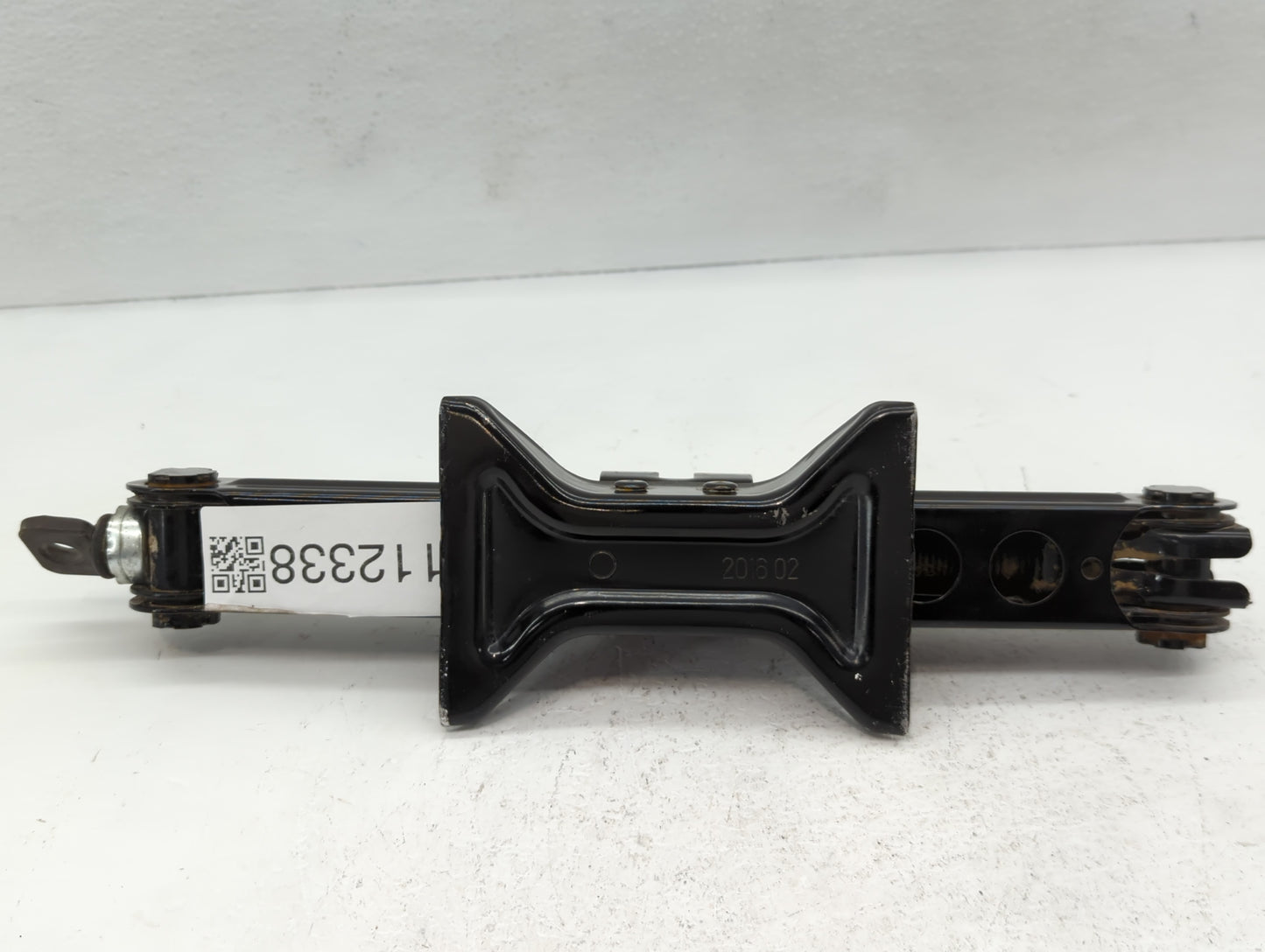2020 Chevrolet Camaro Spare Scissor Car Jack - Oemusedautoparts1.com