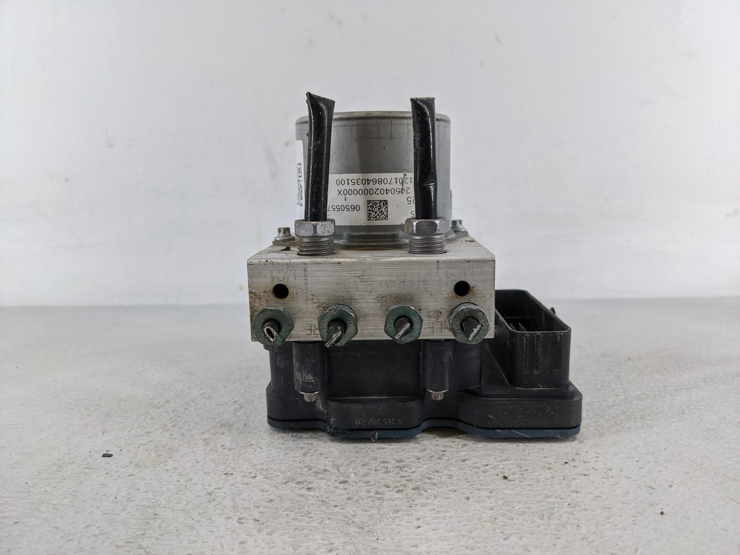 2019-2021 Chevrolet Camaro ABS Pump Control Module Replacement P/N:84653125 Fits Fits 2019 2020 2021 OEM Used Auto Parts - O