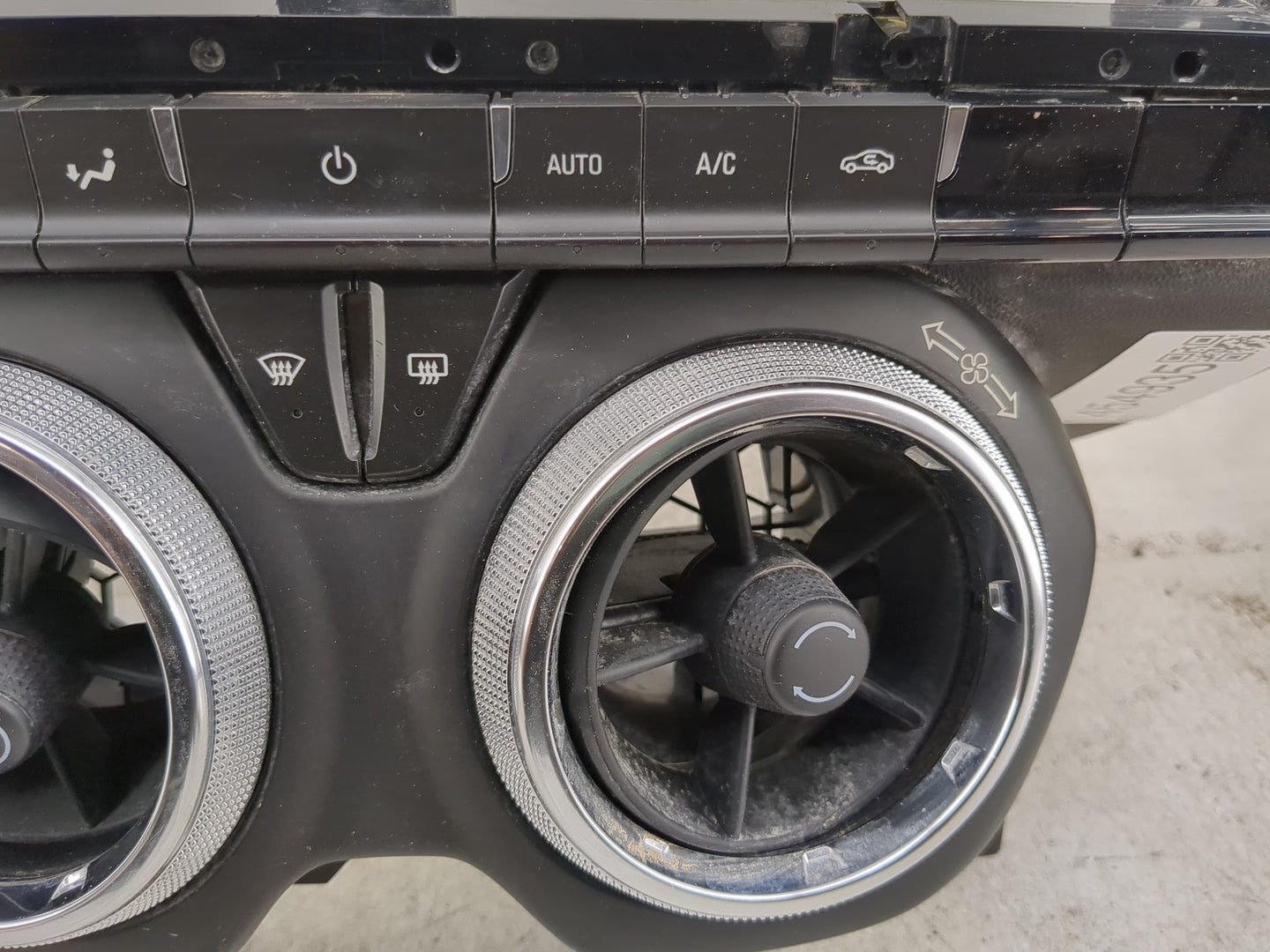 2018-2021 Chevrolet Camaro Climate Control Module Temperature AC/Heater Replacement P/N:84441500 Fits Fits 2018 2019 2020 20