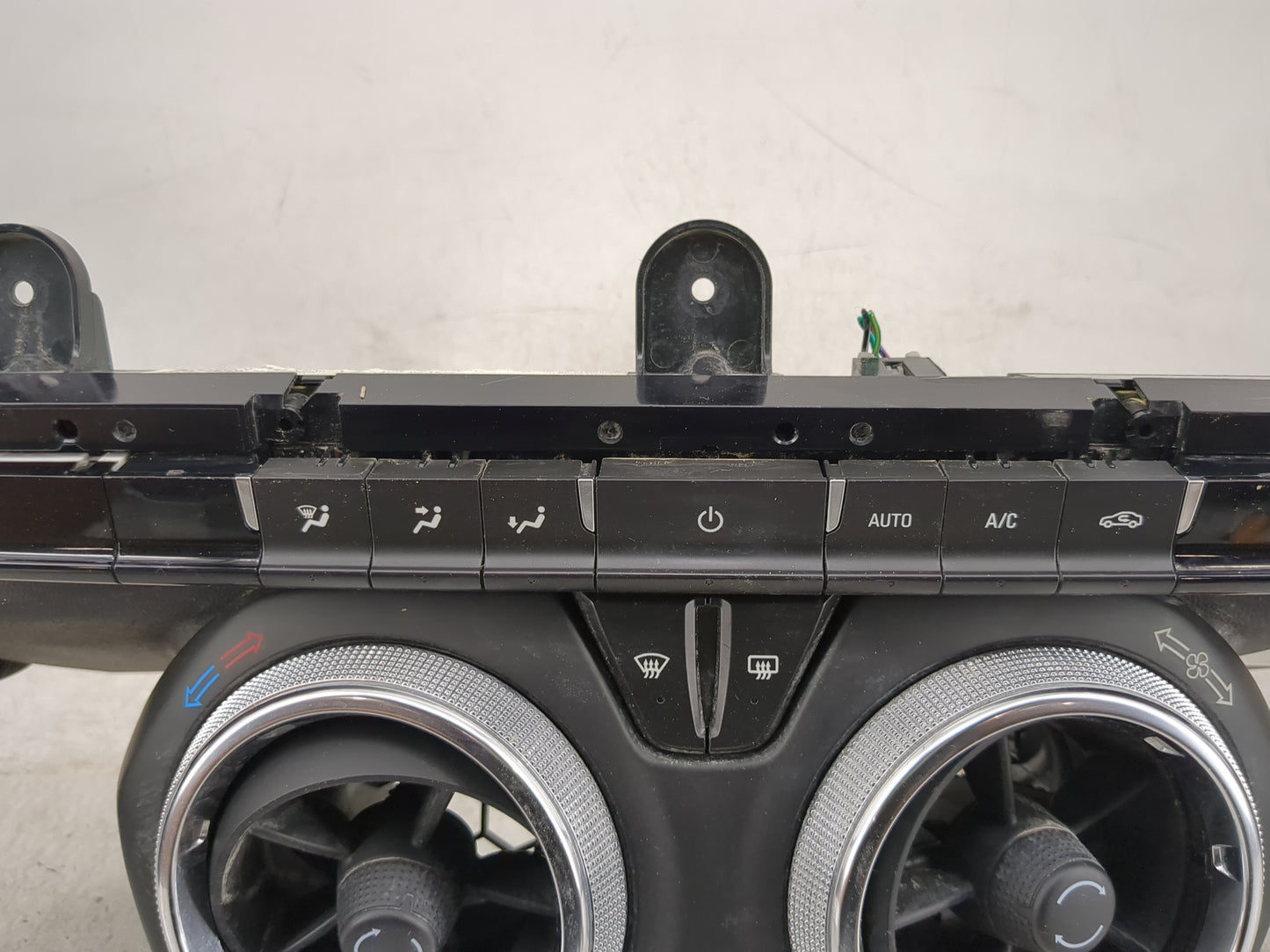 2018-2021 Chevrolet Camaro Climate Control Module Temperature AC/Heater Replacement P/N:84441500 Fits Fits 2018 2019 2020 20