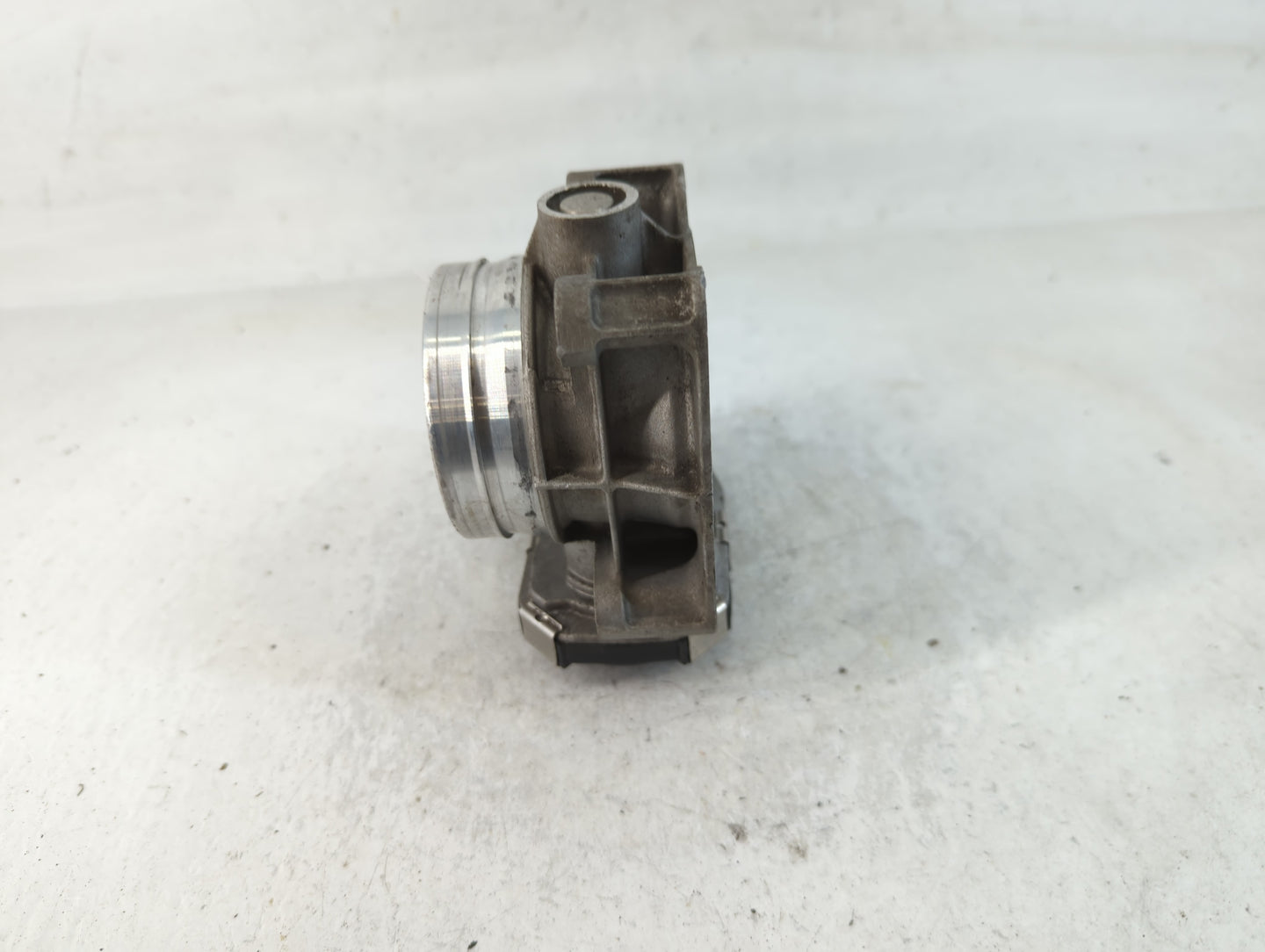 2016-2021 Chevrolet Camaro Throttle Body P/N:12681472AA Fits Fits 2013 2014 2015 2016 2017 2018 2019 2020 2021 OEM Used Auto