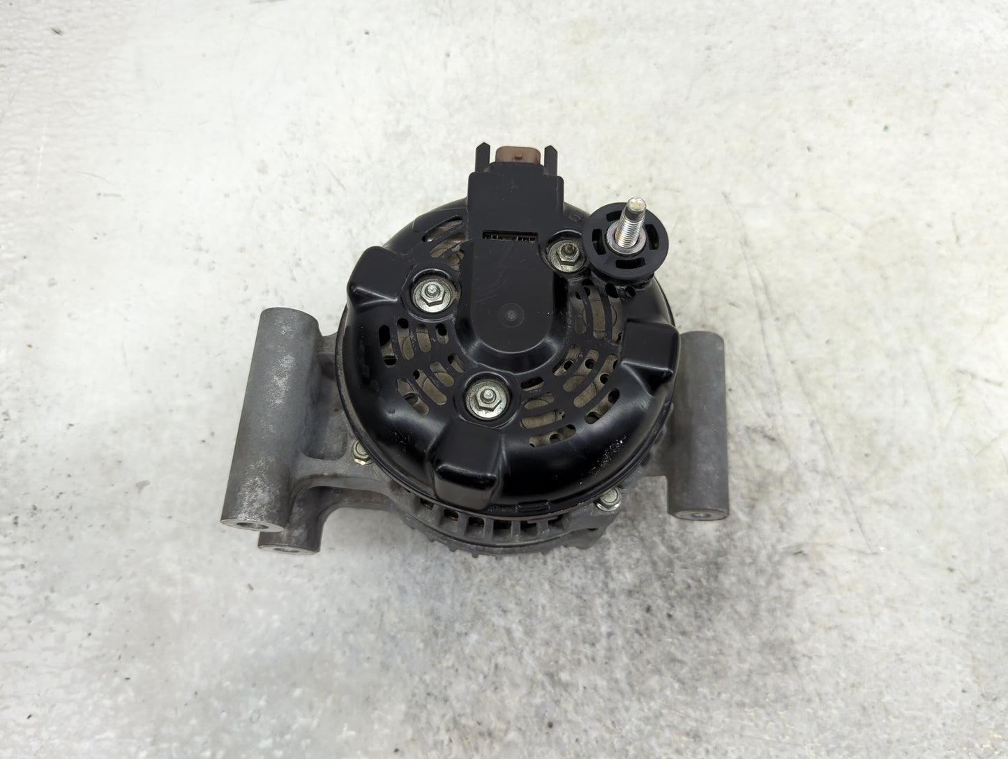 2015-2022 Chevrolet Colorado Alternator Replacement Generator Charging Assembly Engine OEM P/N:13520817 Fits OEM Used Auto P