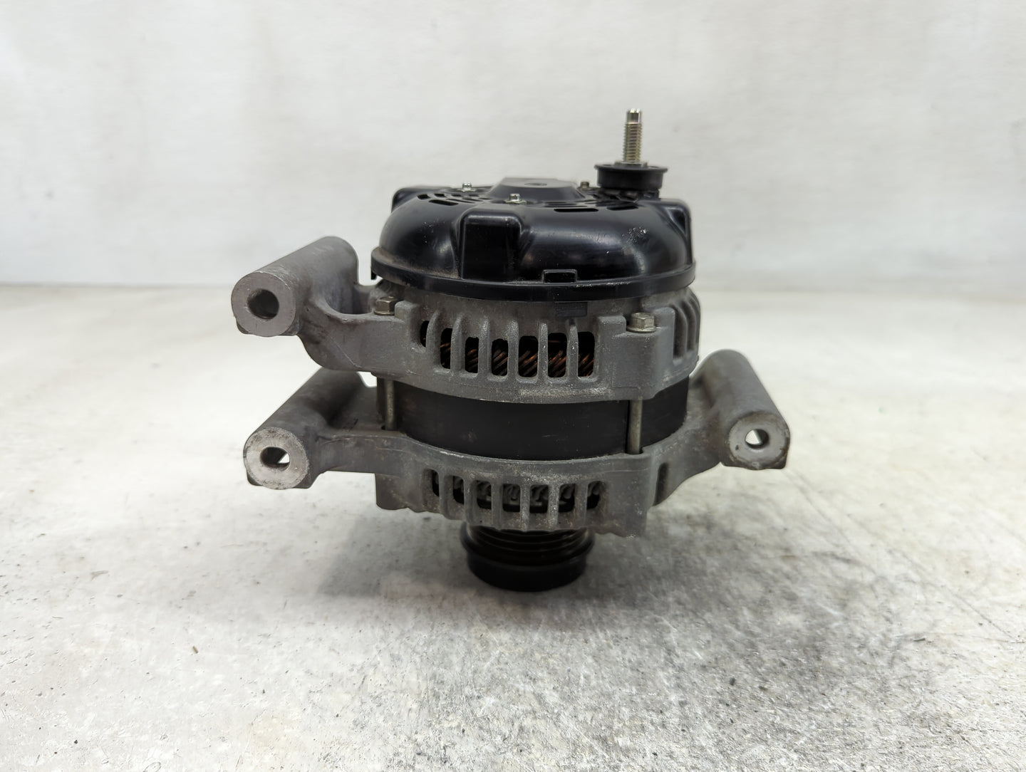 2015-2022 Chevrolet Colorado Alternator Replacement Generator Charging Assembly Engine OEM P/N:13520817 Fits OEM Used Auto P