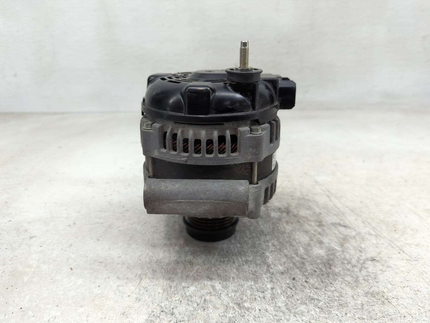 2015-2022 Chevrolet Colorado Alternator Replacement Generator Charging Assembly Engine OEM P/N:13520817 Fits OEM Used Auto P