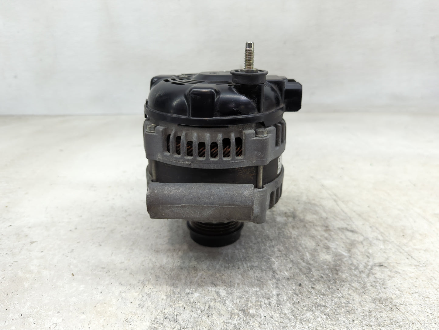 2015-2022 Chevrolet Colorado Alternator Replacement Generator Charging Assembly Engine OEM P/N:13520817 Fits OEM Used Auto P