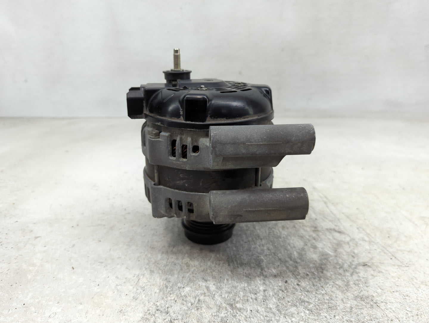 2015-2022 Chevrolet Colorado Alternator Replacement Generator Charging Assembly Engine OEM P/N:13520817 Fits OEM Used Auto P