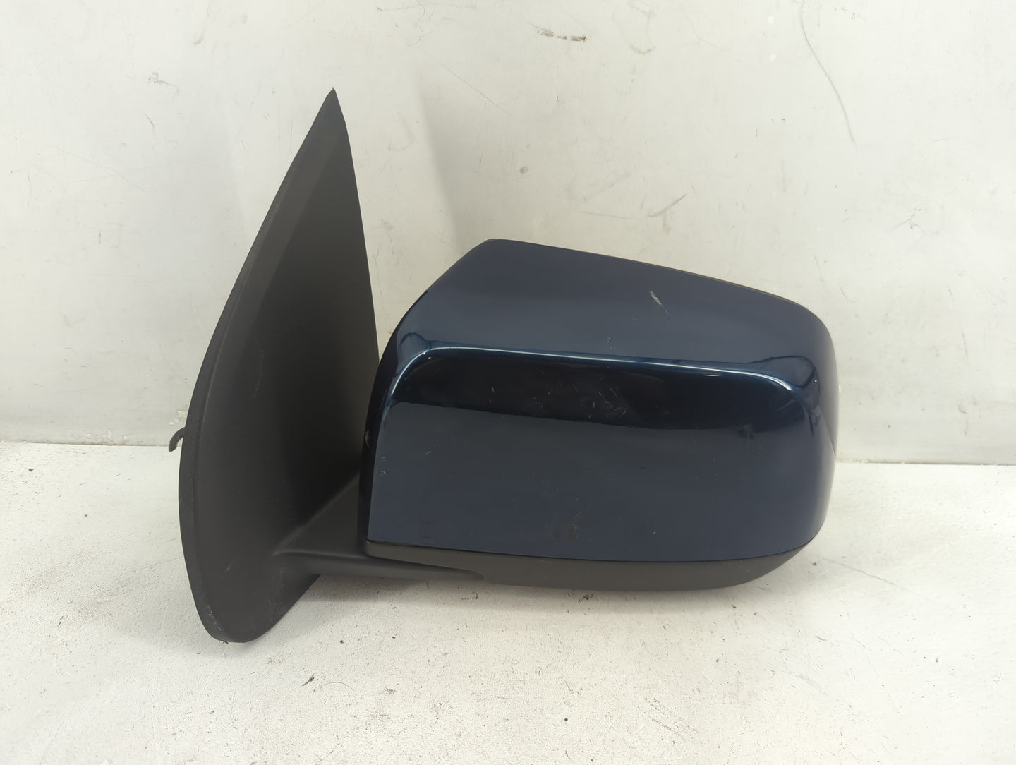 2017-2022 Chevrolet Colorado Driver Side View Mirror - Left Door Mirror OEM Used - Oemusedautoparts1.com