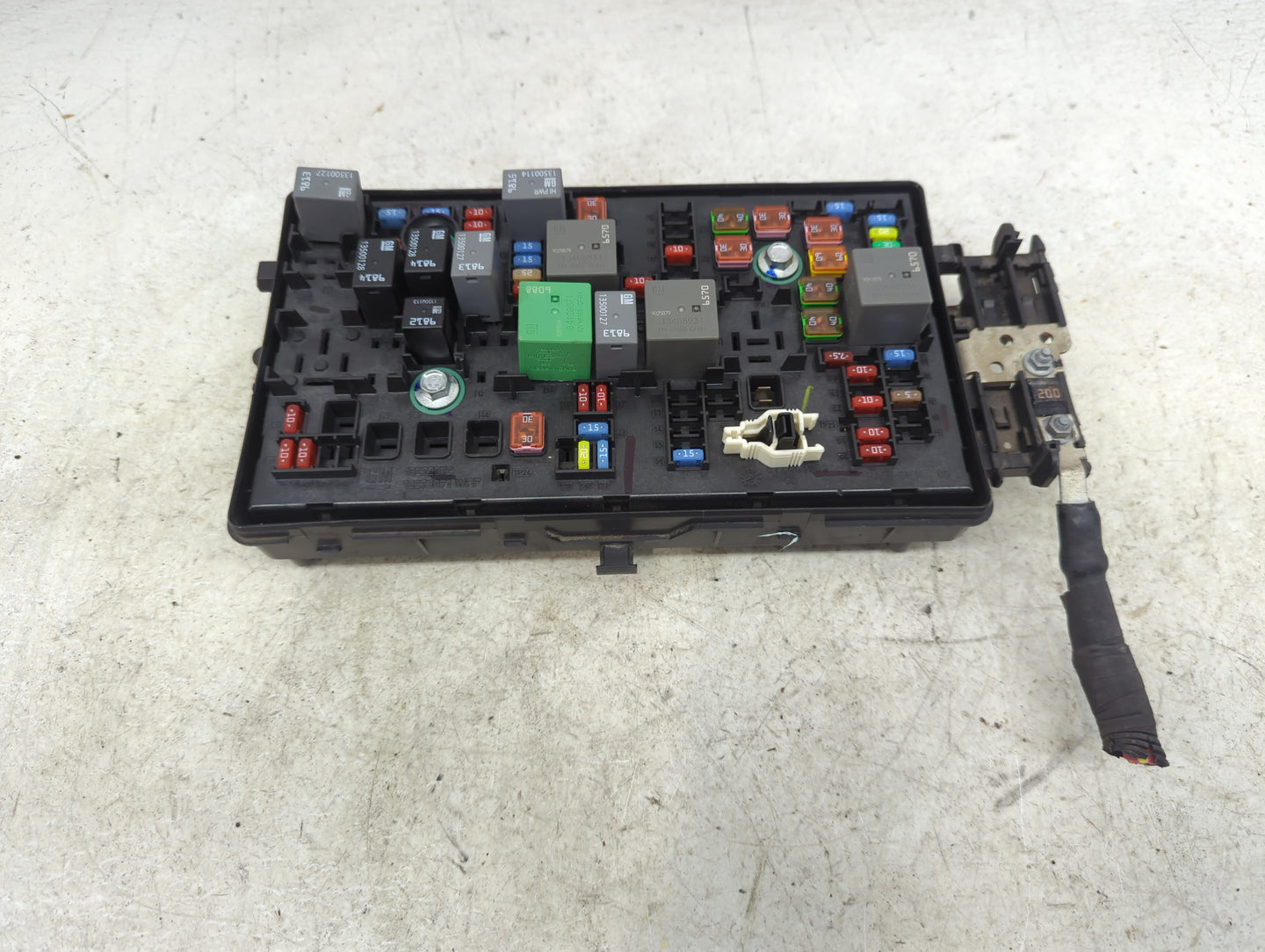 2020-2022 Chevrolet Colorado Fusebox Fuse Box Panel Relay Module P/N:84287538 13374072, 13378071 Fits Fits 2020 2021 2022 OE