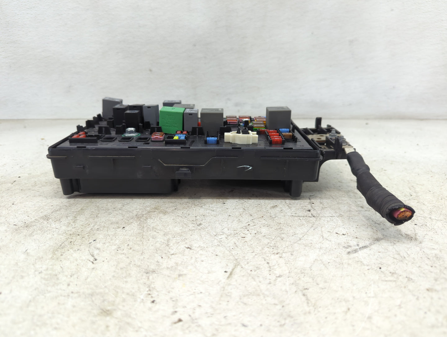2020-2022 Chevrolet Colorado Fusebox Fuse Box Panel Relay Module P/N:84287538 13374072, 13378071 Fits Fits 2020 2021 2022 OE