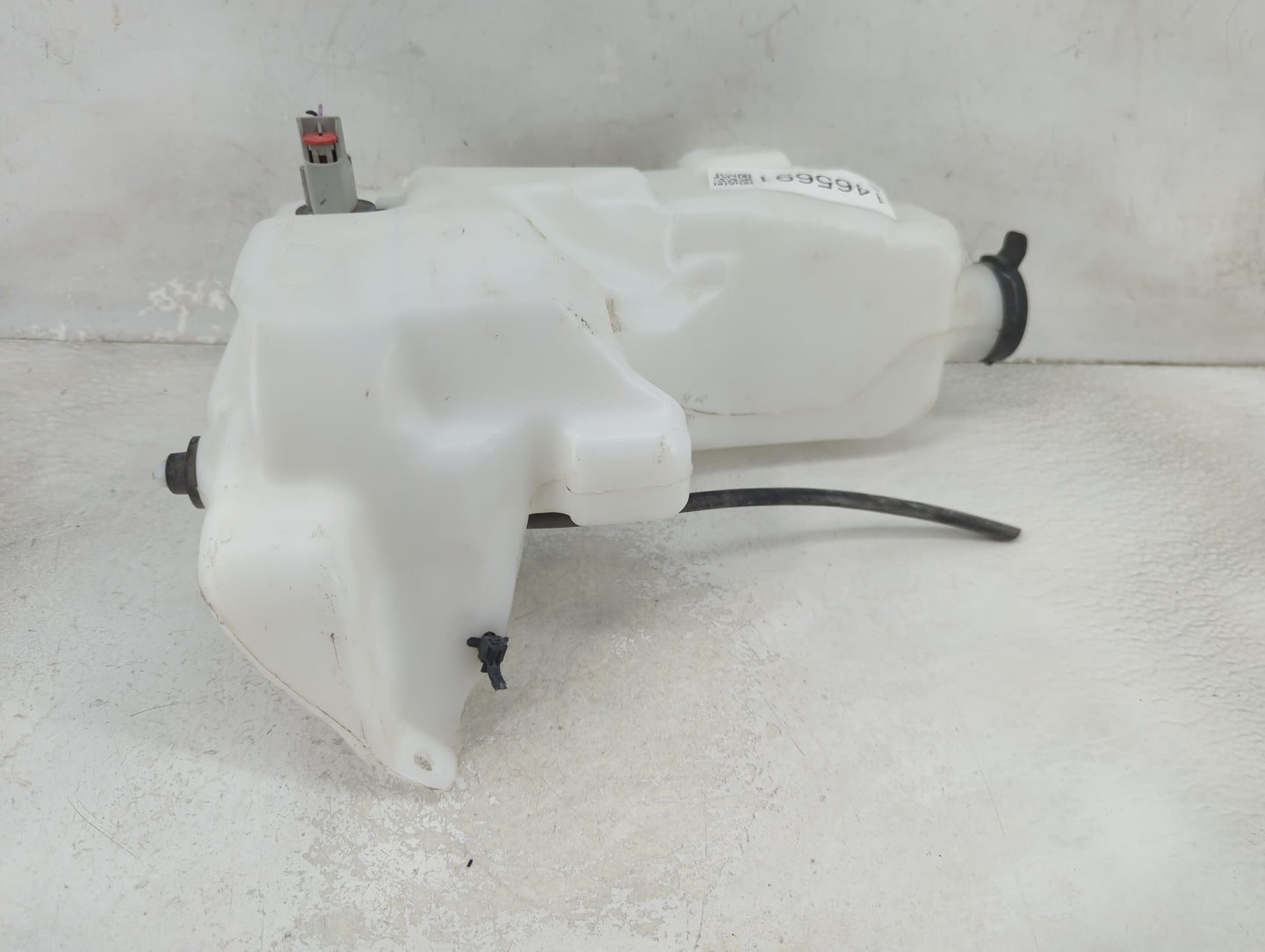 2018 Chevrolet Colorado Windshield Washer Fluid Reservoir Bottle Oem - Oemusedautoparts1.com