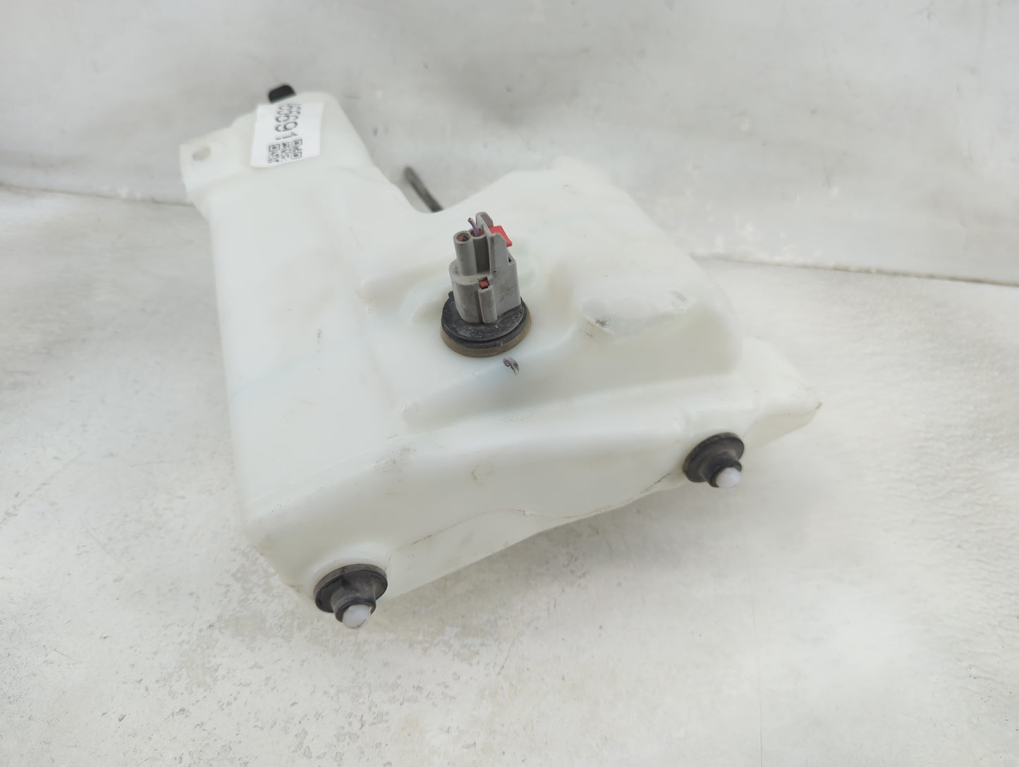 2018 Chevrolet Colorado Windshield Washer Fluid Reservoir Bottle Oem - Oemusedautoparts1.com