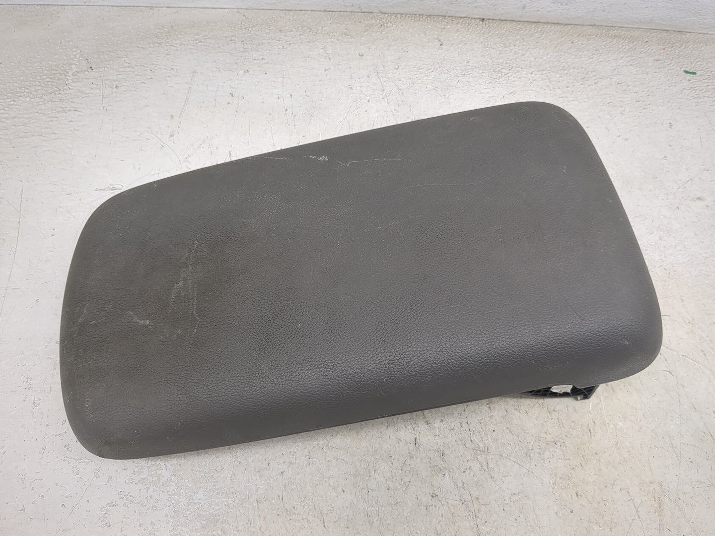 2020 Chevrolet Colorado Center Console Armrest Cover Lid Fits OEM Used Auto Parts - Oemusedautoparts1.com