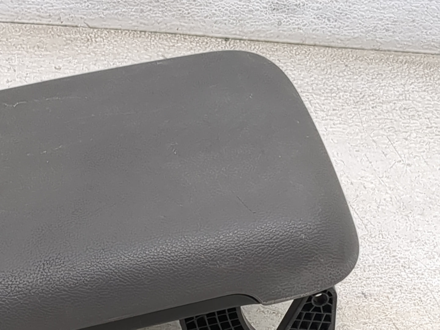2020 Chevrolet Colorado Center Console Armrest Cover Lid Fits OEM Used Auto Parts - Oemusedautoparts1.com