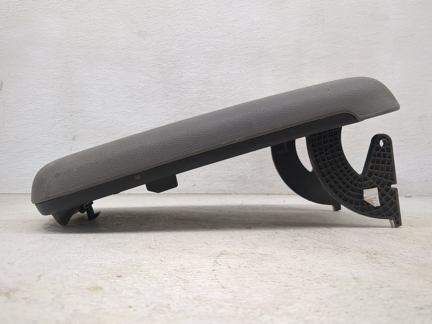 2020 Chevrolet Colorado Center Console Armrest Cover Lid Fits OEM Used Auto Parts - Oemusedautoparts1.com