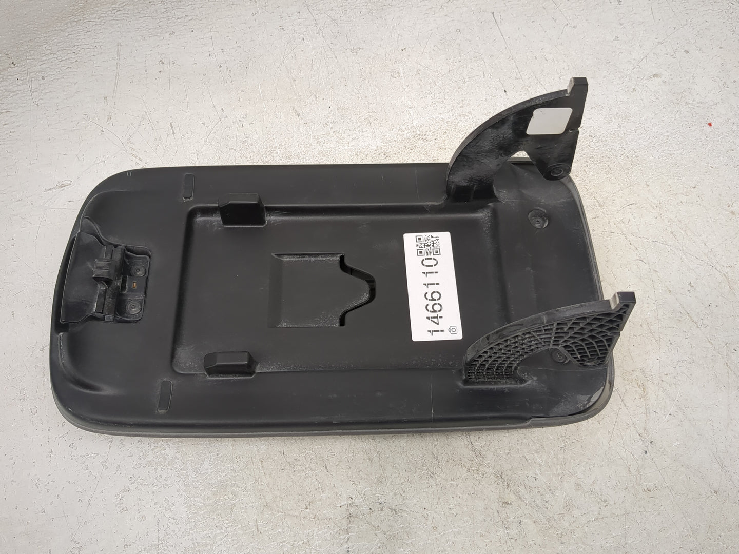 2020 Chevrolet Colorado Center Console Armrest Cover Lid Fits OEM Used Auto Parts - Oemusedautoparts1.com