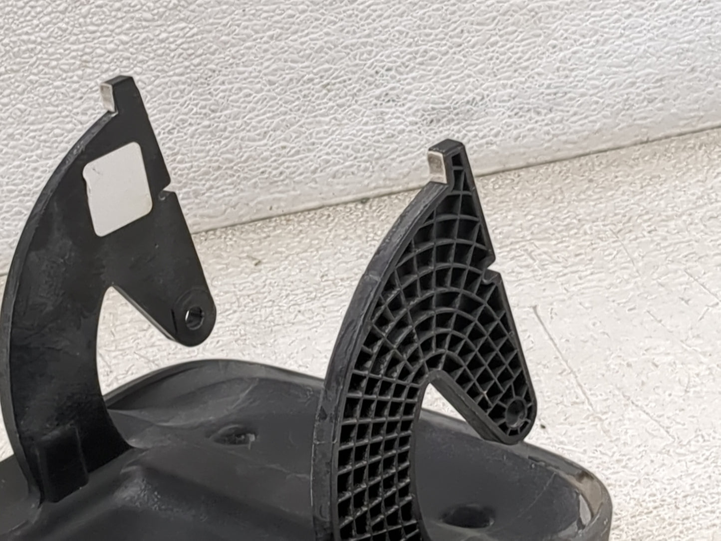 2020 Chevrolet Colorado Center Console Armrest Cover Lid Fits OEM Used Auto Parts - Oemusedautoparts1.com