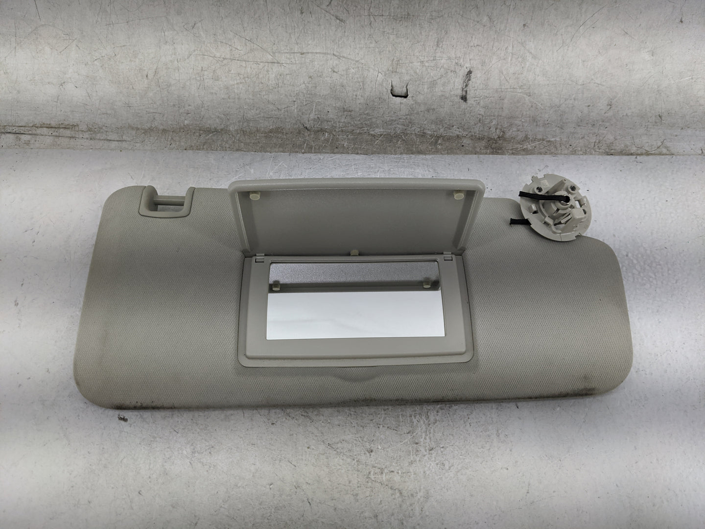 2017-2022 Chevrolet Colorado Sun Visor Shade Replacement Passenger Right Mirror Fits Fits 2017 2018 2019 2020 2021 2022 OEM 