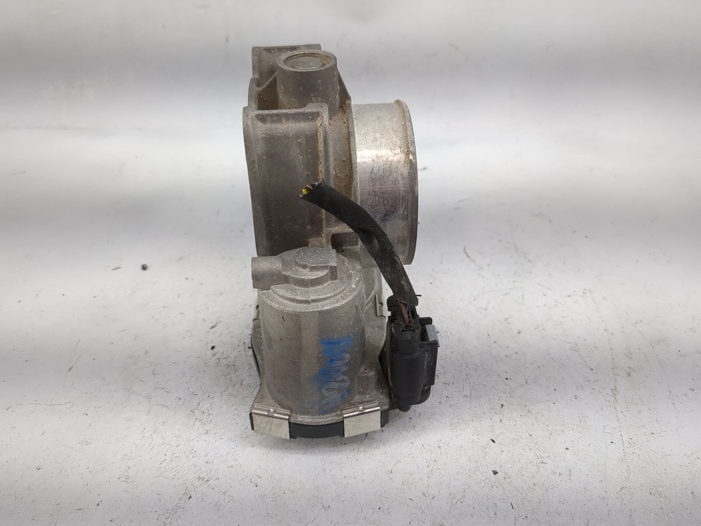 2016-2022 Chevrolet Colorado Throttle Body P/N:12670839AA Fits Fits 2016 2017 2018 2019 2020 2021 2022 OEM Used Auto Parts -