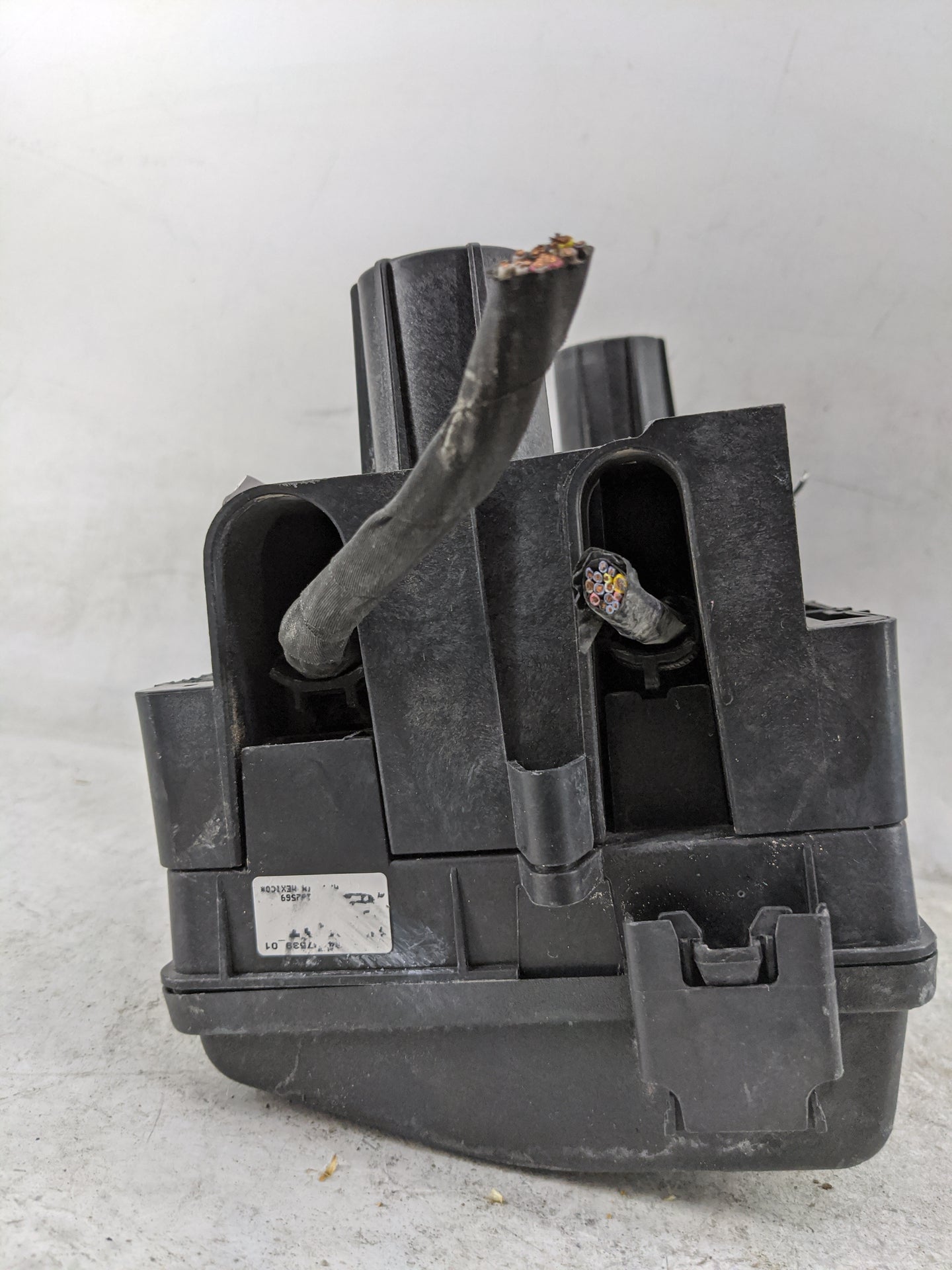 2020-2022 Chevrolet Colorado Fusebox Fuse Box Panel Relay Module P/N:144569 Fits Fits 2020 2021 2022 OEM Used Auto Parts - O