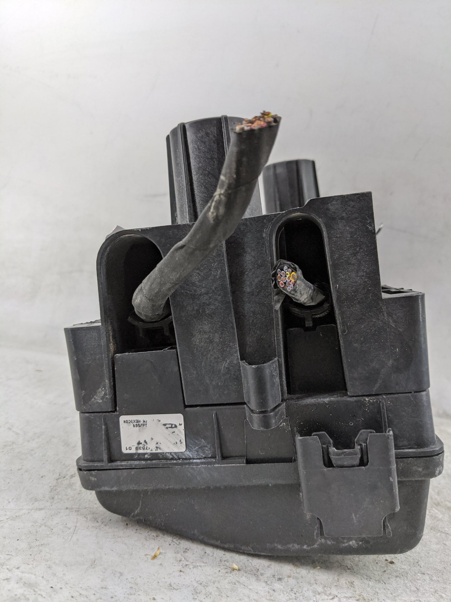 2020-2022 Chevrolet Colorado Fusebox Fuse Box Panel Relay Module P/N:144569 Fits Fits 2020 2021 2022 OEM Used Auto Parts - O