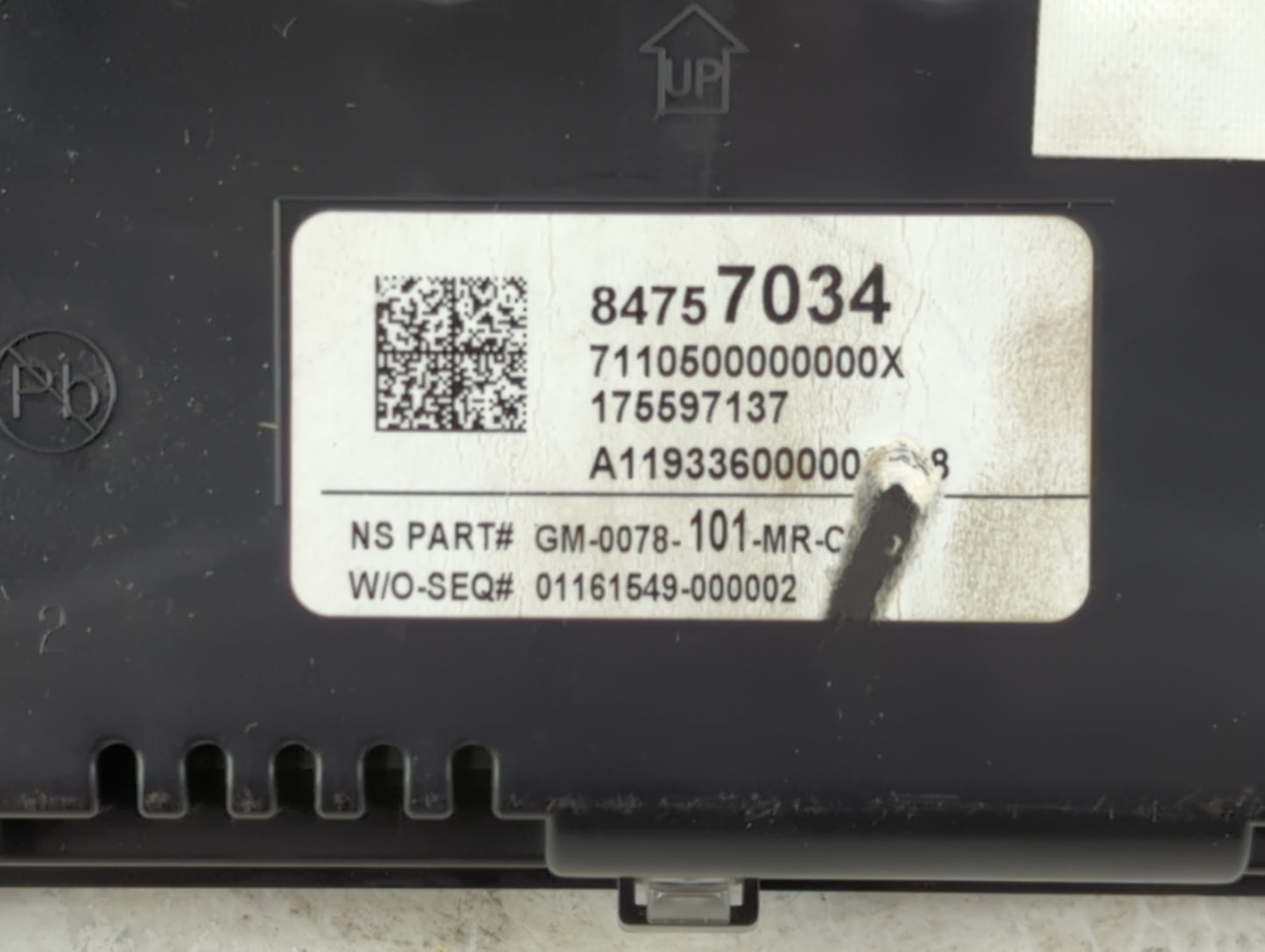 2020-2022 Chevrolet Colorado Instrument Cluster Speedometer Gauges P/N:84757034 Fits Fits 2020 2021 2022 OEM Used Auto Parts