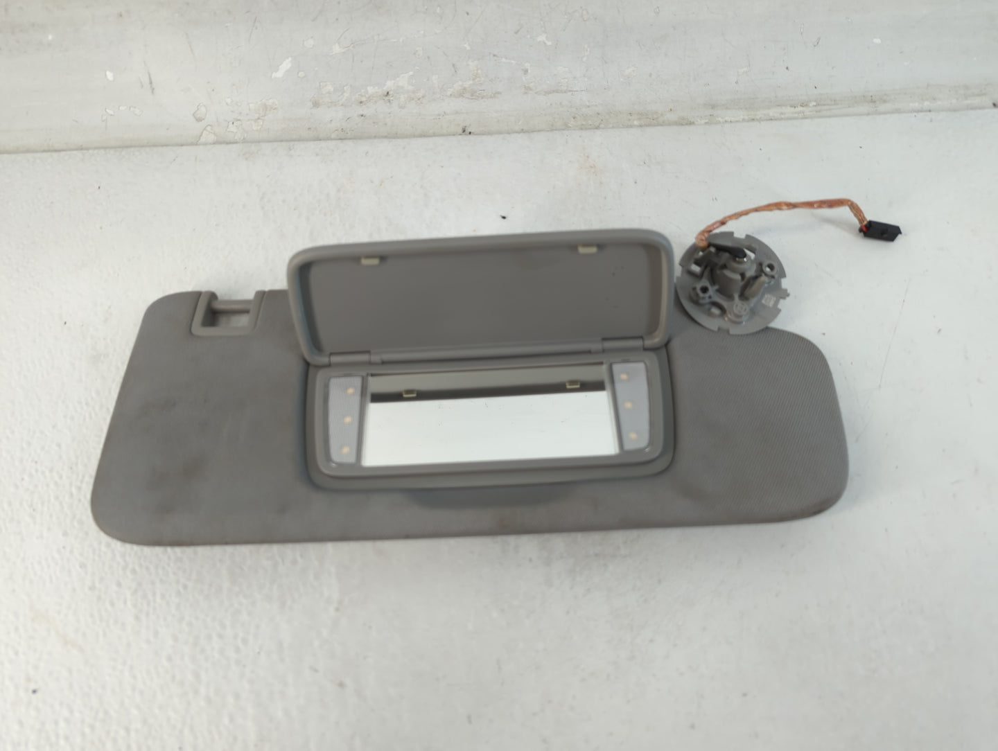 2020-2022 Chevrolet Equinox Sun Visor Shade Replacement Passenger Right Mirror Fits Fits 2020 2021 2022 OEM Used Auto Parts 