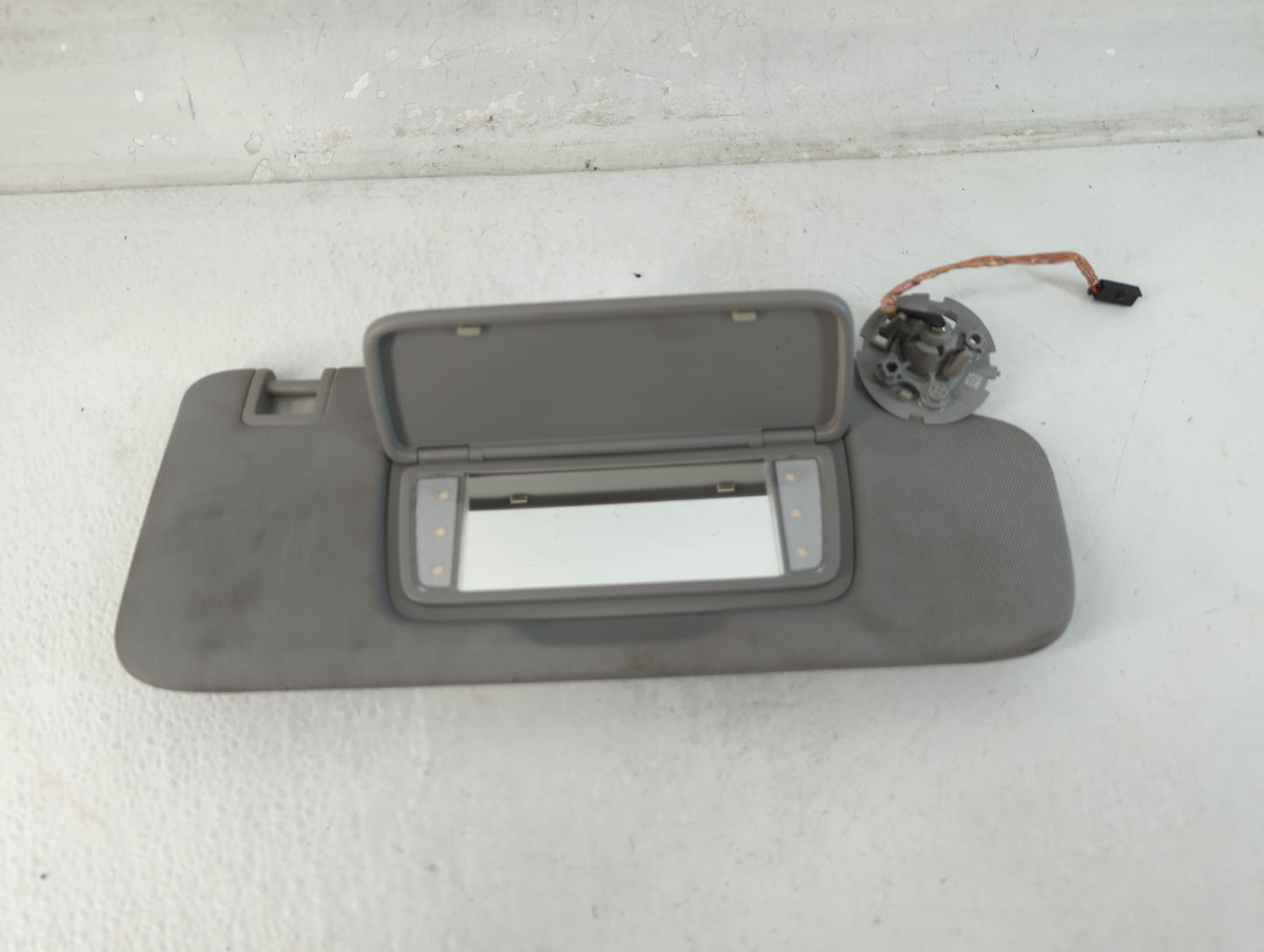 2020-2022 Chevrolet Equinox Sun Visor Shade Replacement Passenger Right Mirror Fits Fits 2020 2021 2022 OEM Used Auto Parts 