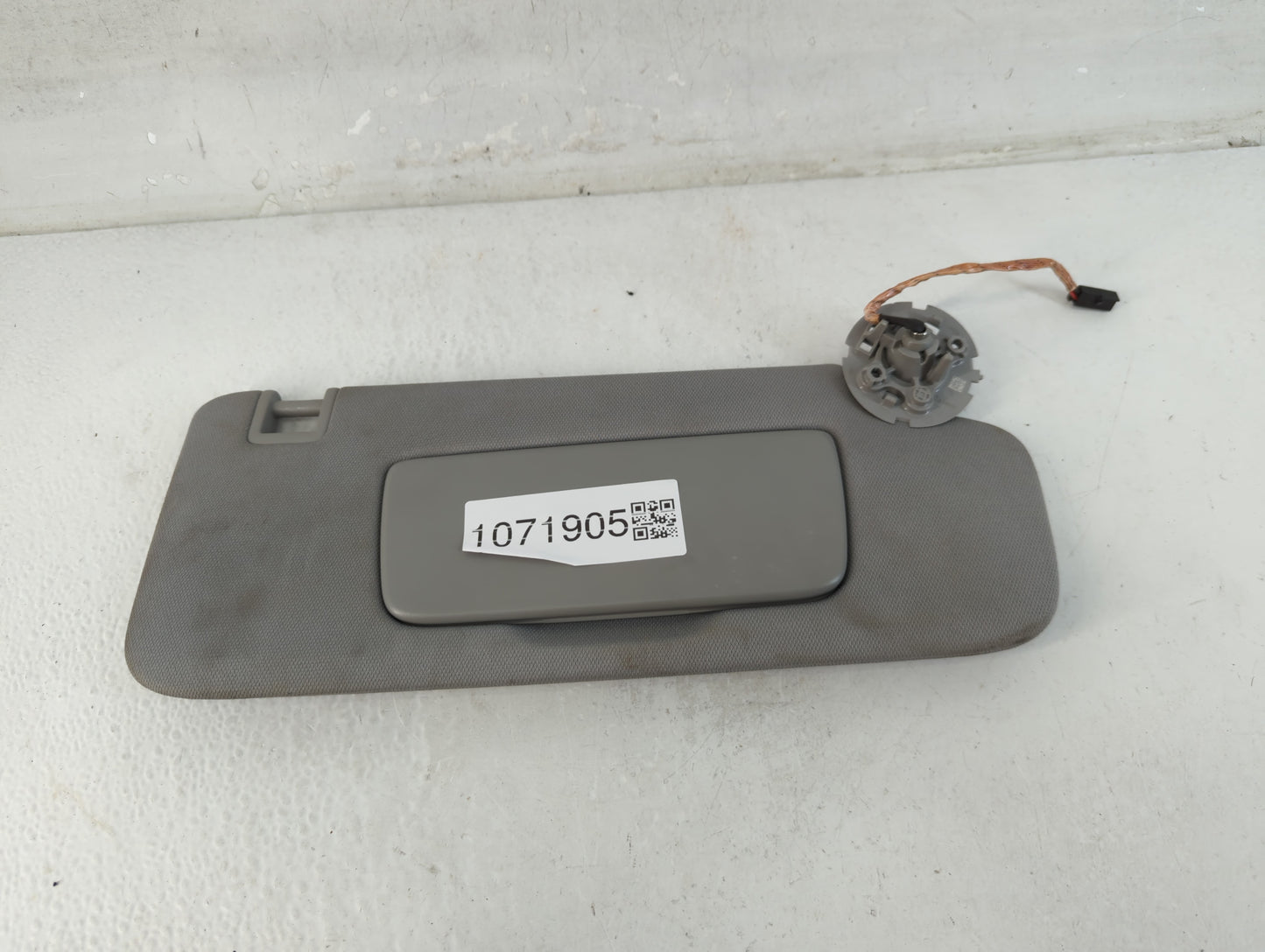 2020-2022 Chevrolet Equinox Sun Visor Shade Replacement Passenger Right Mirror Fits Fits 2020 2021 2022 OEM Used Auto Parts 