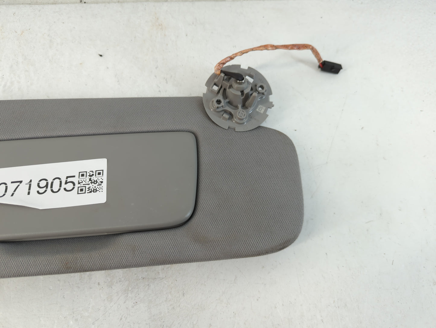 2020-2022 Chevrolet Equinox Sun Visor Shade Replacement Passenger Right Mirror Fits Fits 2020 2021 2022 OEM Used Auto Parts 