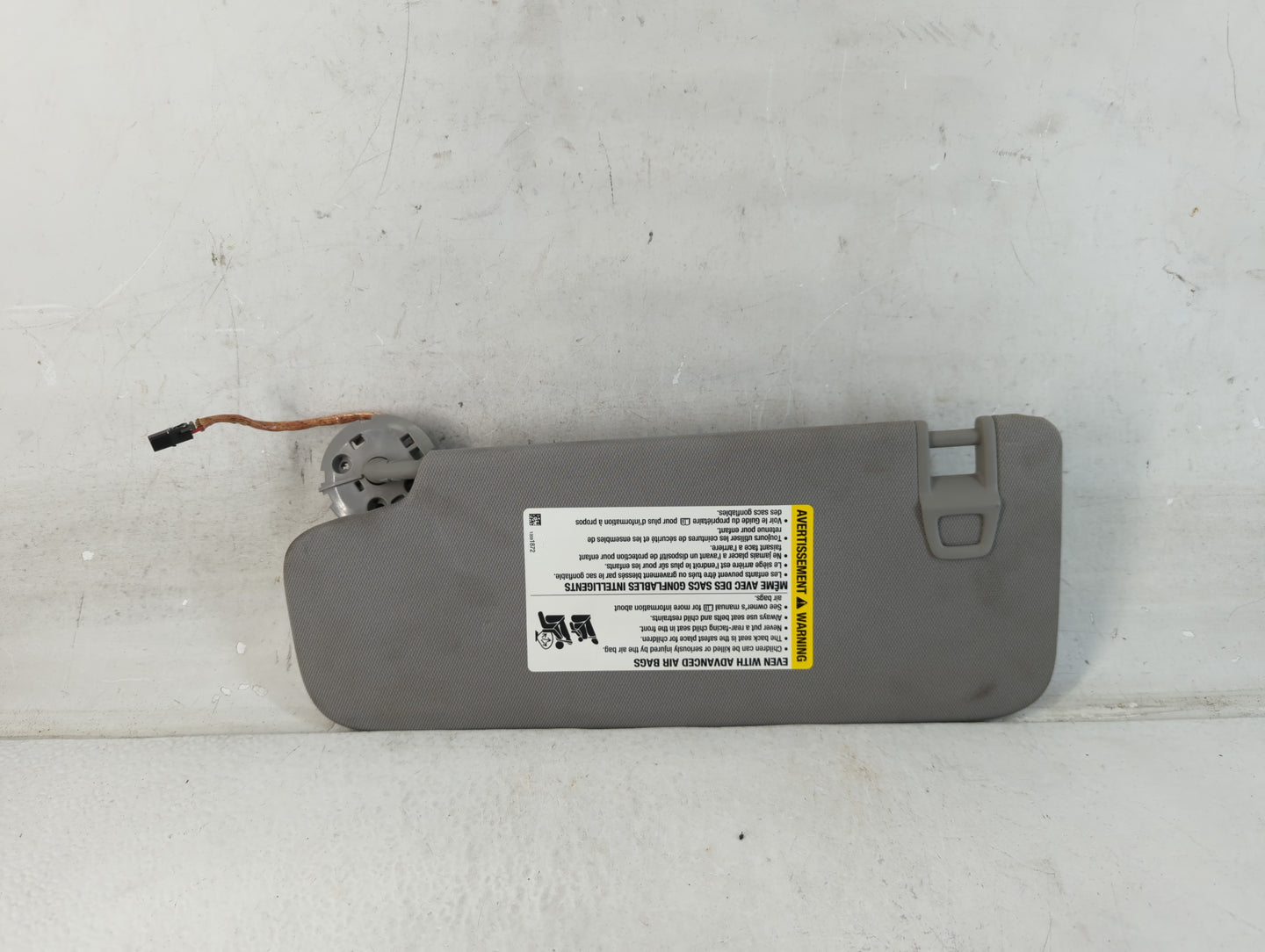 2020-2022 Chevrolet Equinox Sun Visor Shade Replacement Passenger Right Mirror Fits Fits 2020 2021 2022 OEM Used Auto Parts 