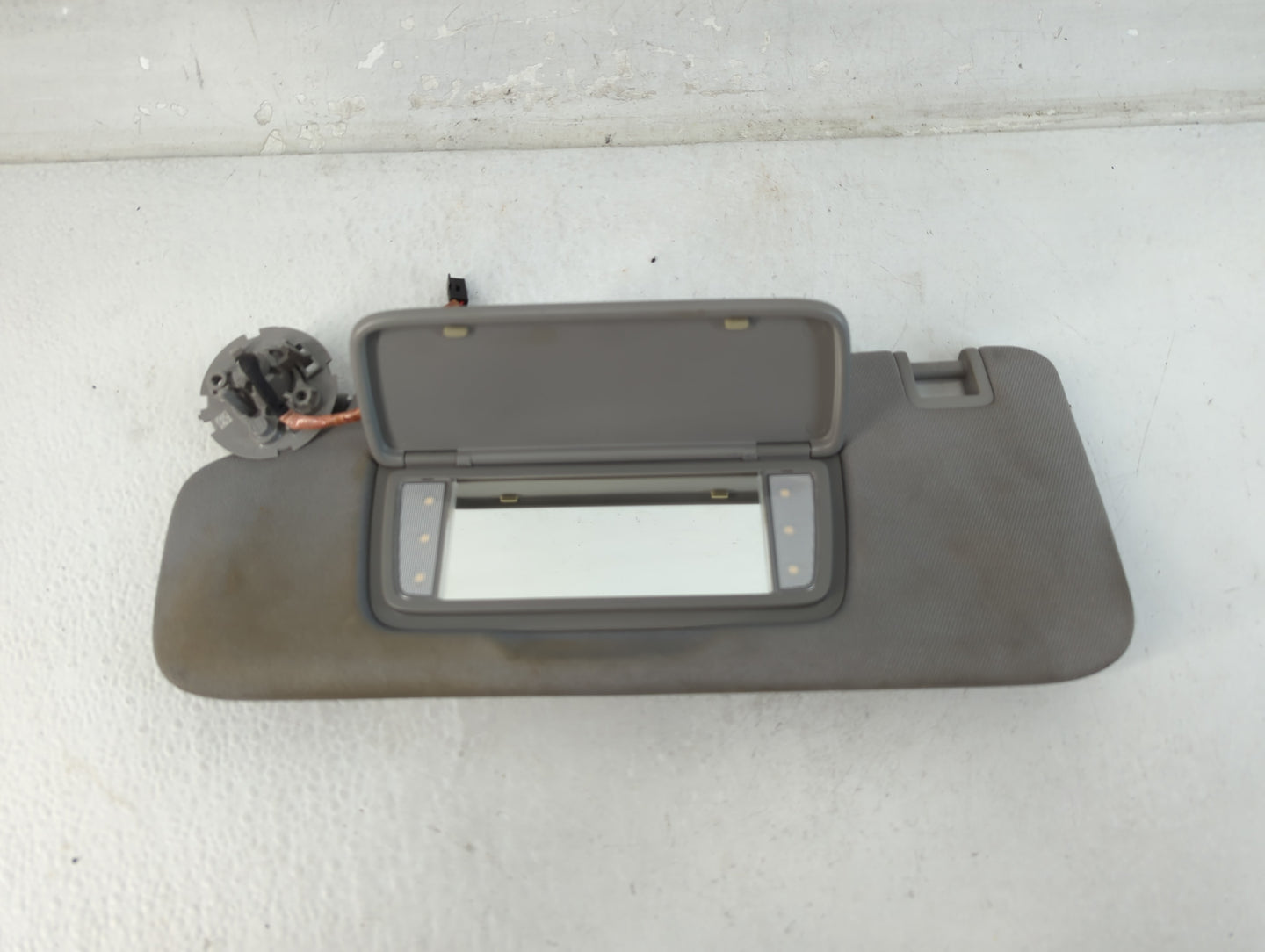 2020-2022 Chevrolet Equinox Sun Visor Shade Replacement Driver Left Mirror Fits Fits 2020 2021 2022 OEM Used Auto Parts - Oe