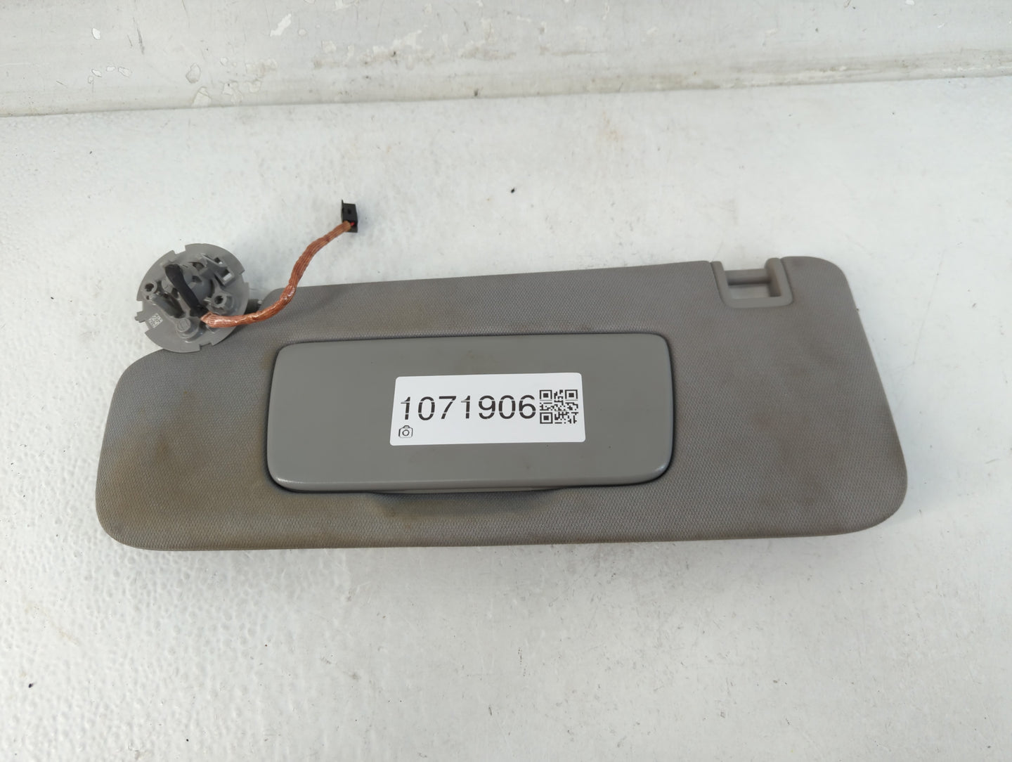2020-2022 Chevrolet Equinox Sun Visor Shade Replacement Driver Left Mirror Fits Fits 2020 2021 2022 OEM Used Auto Parts - Oe