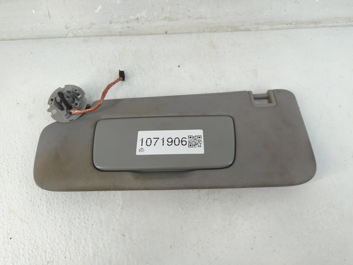 2020-2022 Chevrolet Equinox Sun Visor Shade Replacement Driver Left Mirror Fits Fits 2020 2021 2022 OEM Used Auto Parts - Oe