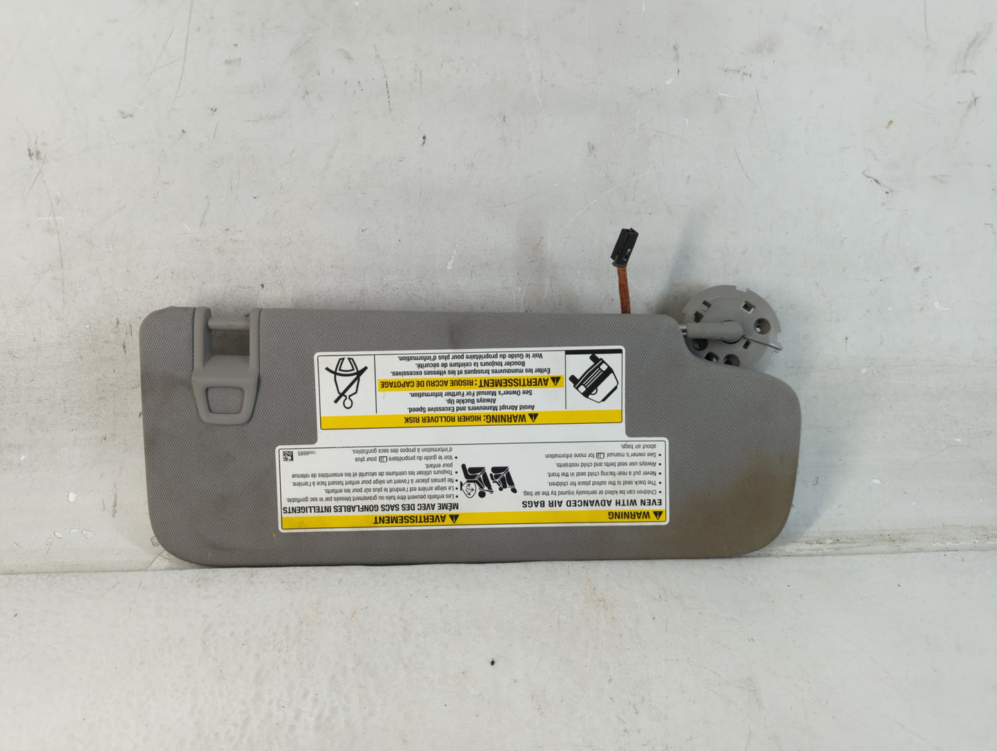 2020-2022 Chevrolet Equinox Sun Visor Shade Replacement Driver Left Mirror Fits Fits 2020 2021 2022 OEM Used Auto Parts - Oe