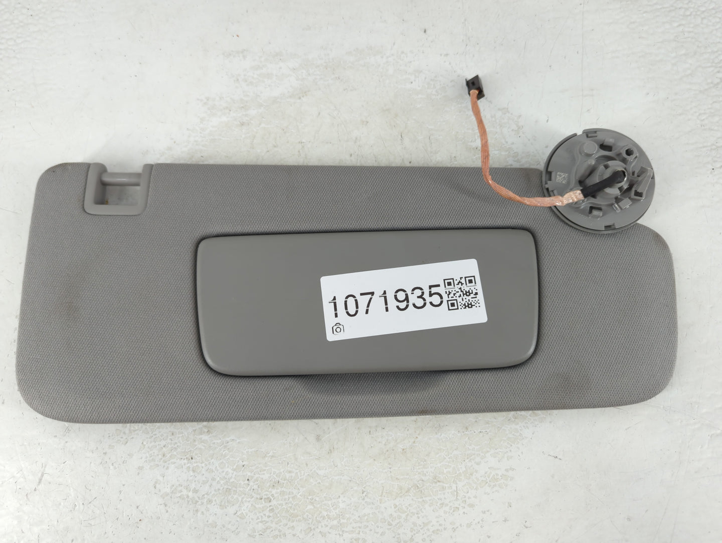 2020-2022 Chevrolet Equinox Sun Visor Shade Replacement Passenger Right Mirror Fits Fits 2020 2021 2022 OEM Used Auto Parts 