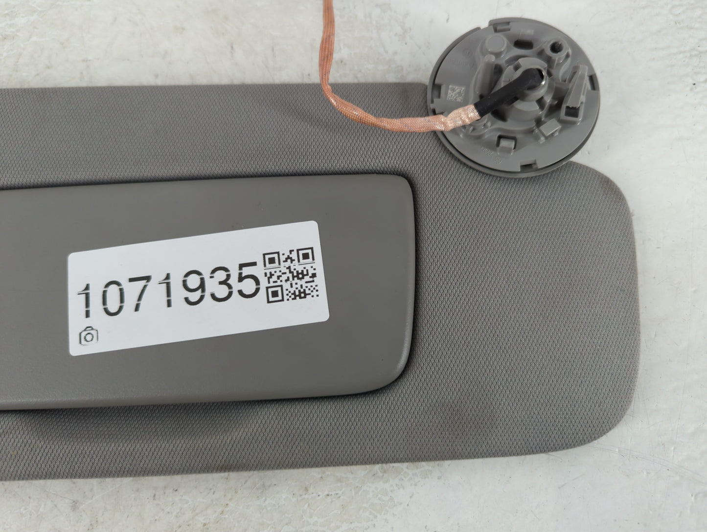 2020-2022 Chevrolet Equinox Sun Visor Shade Replacement Passenger Right Mirror Fits Fits 2020 2021 2022 OEM Used Auto Parts 